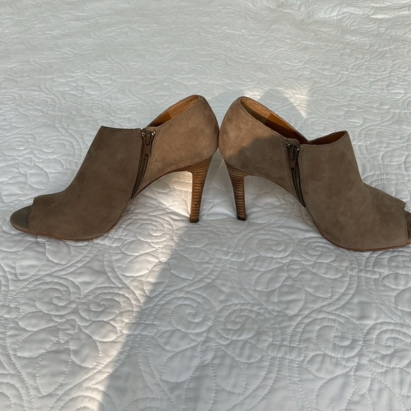 Audrey Brooke. Size 9.5. - Picture 2 of 7